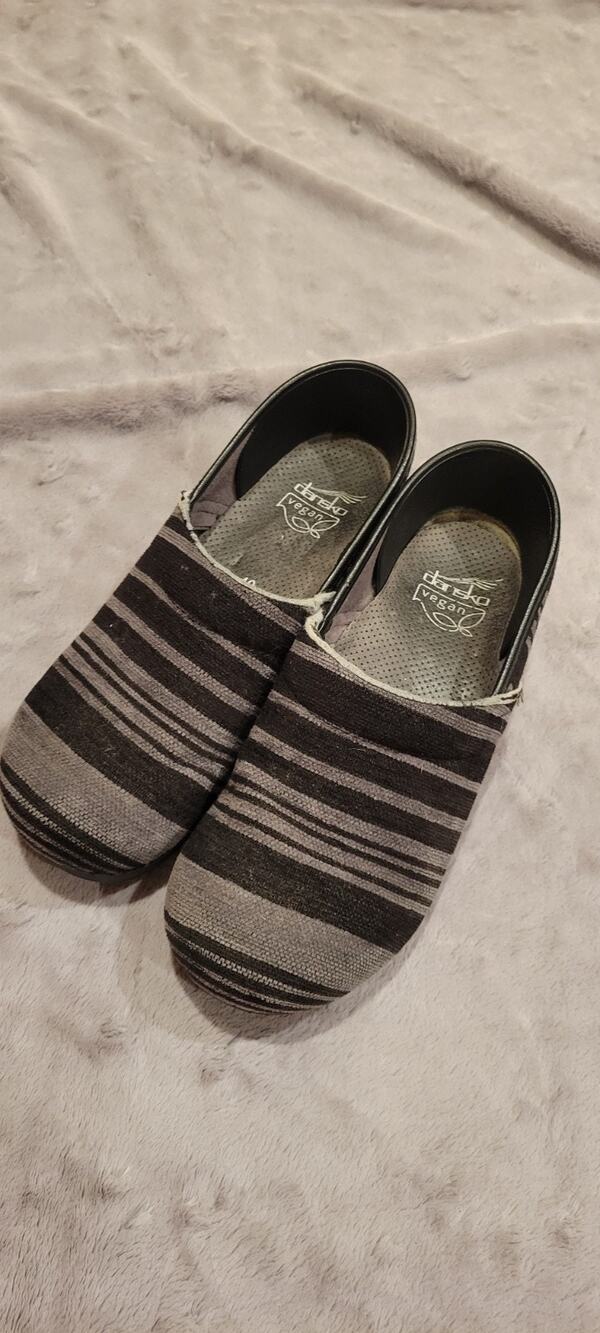 Dansko Vegan Fabric Clogs Womens EU 40 US 9.5 Gray Black Striped Slip on Nurse